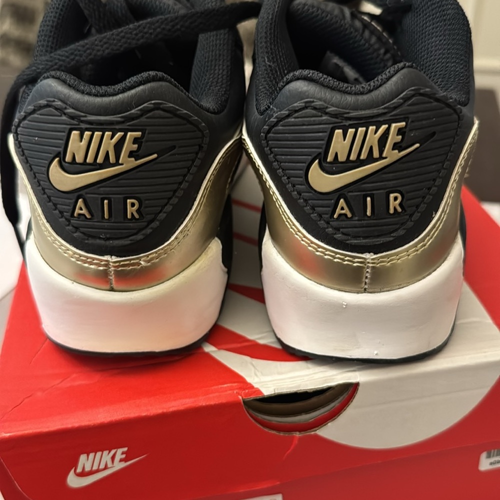 Nike Air Max 90 LTR Black and Gold Sneakers - Picture 4 of 6